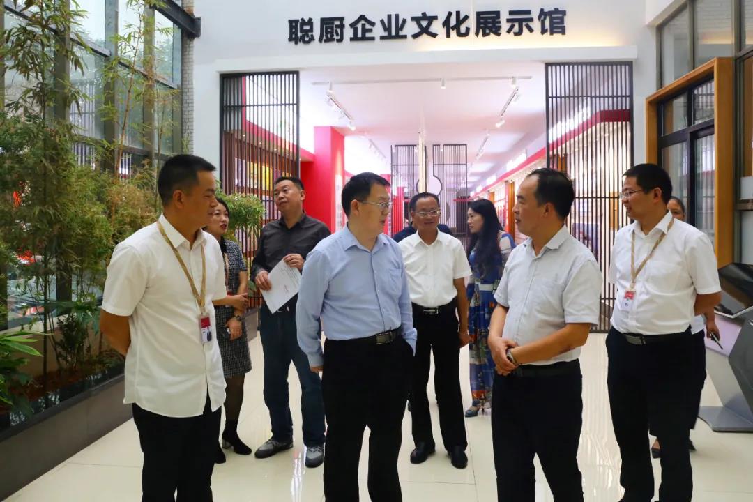 國(guó)家發改委副司長(cháng)邱天朝莅臨聰廚調研指導工(gōng)作(zuò) 国家发改委副司长邱天朝莅临聪厨调研指导工作