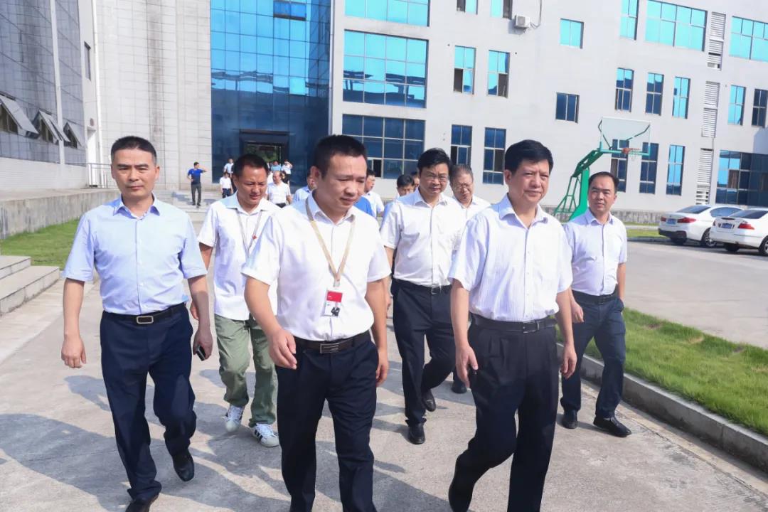 湖(hú)南省農村農業廳廳長(cháng)袁延文(wén)等領導莅臨聰廚食品觀摩指導 湖南省农村农业厅厅长袁延文等领导莅临聪厨食品观摩指导
