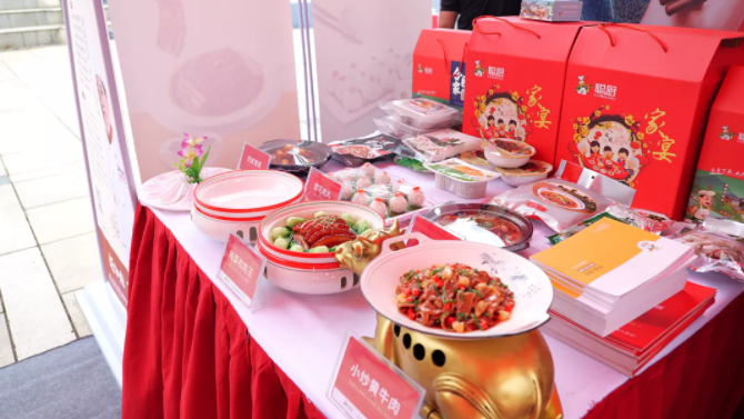 “味道湖(hú)南”美食季正式“開吃”| 聰廚扣肉獲省長(cháng)盛贊 “味道湖南”美食季正式“开吃”| 聪厨扣肉获省长盛赞